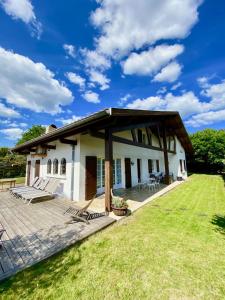 Maisons de vacances Maison au calme avec piscine : photos des chambres