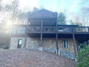 Lure Me Inn - WALK to all resort amenities - Lake Lure Mountain Estates