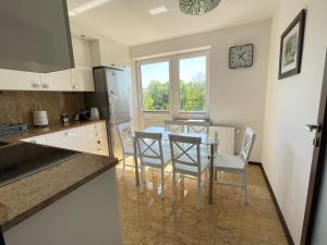 Marble Apartament Zamość, 86 m2, klimatyzacja, 2 łazienki, parking, do 6 osób, 10 min od Starego Miasta