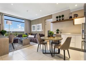 Masingita Towers, 15 West Road South Road