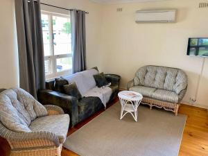 Tumby Bay Escape - 4BR - Beautiful Beach Cottage