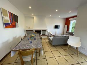 Maisons de vacances Maison renovee 5 pieces, jardin clos, a 2 pas de l'ocean, pour 10 personnes - Saint-Jean-de-Monts - FR-1-224C-231 : photos des chambres