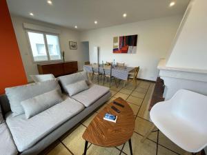 Maisons de vacances Maison renovee 5 pieces, jardin clos, a 2 pas de l'ocean, pour 10 personnes - Saint-Jean-de-Monts - FR-1-224C-231 : photos des chambres