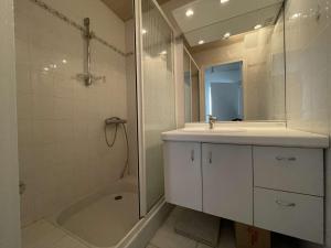 Maisons de vacances Maison renovee 5 pieces, jardin clos, a 2 pas de l'ocean, pour 10 personnes - Saint-Jean-de-Monts - FR-1-224C-231 : photos des chambres