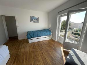 Maisons de vacances Maison renovee 5 pieces, jardin clos, a 2 pas de l'ocean, pour 10 personnes - Saint-Jean-de-Monts - FR-1-224C-231 : photos des chambres