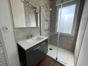 Maisons de vacances Maison renovee 5 pieces, jardin clos, a 2 pas de l'ocean, pour 10 personnes - Saint-Jean-de-Monts - FR-1-224C-231 : photos des chambres