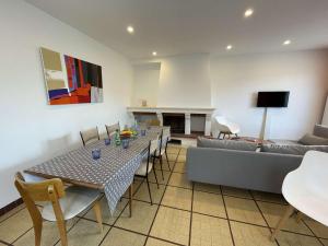 Maisons de vacances Maison renovee 5 pieces, jardin clos, a 2 pas de l'ocean, pour 10 personnes - Saint-Jean-de-Monts - FR-1-224C-231 : photos des chambres