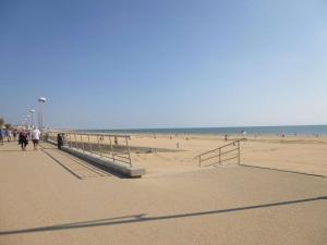 Maisons de vacances Maison renovee 5 pieces, jardin clos, a 2 pas de l'ocean, pour 10 personnes - Saint-Jean-de-Monts - FR-1-224C-231 : Maison de Vacances