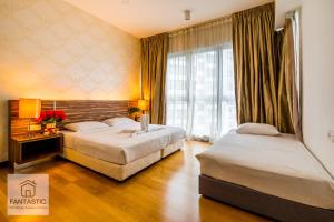 Regalia Residence at KLCC View Sky Pool by KC