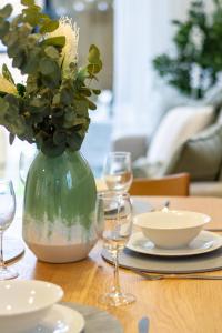 The Majestic retreat 2 bed 2 bath CBD