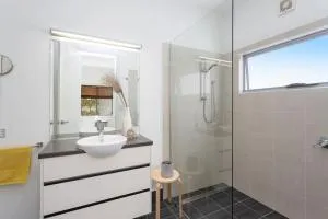 Scarborough Beach Break Holidays - Unit 3 - Beachmere