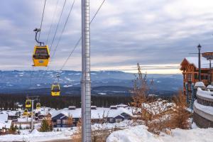 The Ridge Ski-In Ski-Out Condo with Free Parking