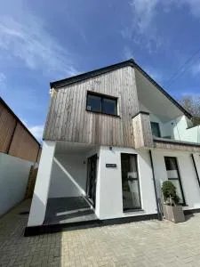 Skylark 4 bed Sleeps 8 with hot tub - Treknow