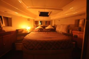 ayutthaya river camp and yacht charter