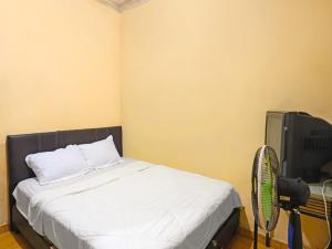 SPOT ON 92569 Anto Homestay SyariahNearPelabuhan Feri Harbor Bay