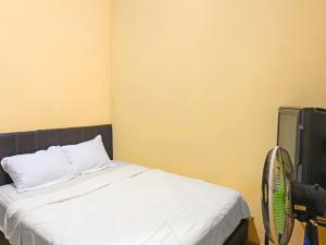 SPOT ON 92569 Anto Homestay SyariahNearPelabuhan Feri Harbor Bay