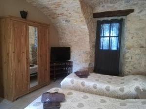 Gite de charme 80 m², piscine, proche dUzès.