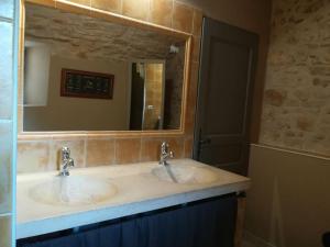 Gite de charme 80 m², piscine, proche dUzès.