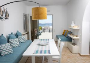 Sensia villa with Hot tub and Caldera View