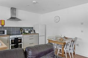Woodpecker Lodge, Redlake Farm nr Glastonbury