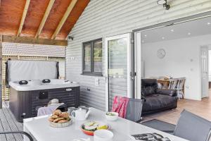 Woodpecker Lodge, Redlake Farm nr Glastonbury