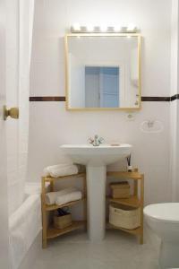 Cozy apartment in a typical Sevillian patio house