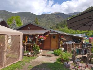 B&B / Chambres d'hotes LA CABANE, petite chambre agreable dans maison en bois : photos des chambres