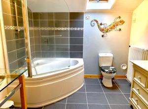 Sejours chez l'habitant Appartement renove 80 m2 : photos des chambres