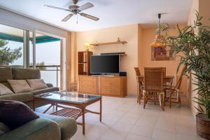 AT102 Els Pins, primera línea con piscina, vista mar