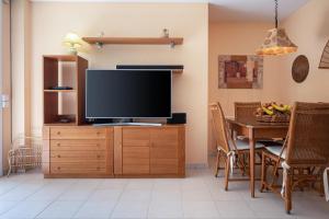 AT102 Els Pins, primera línea con piscina, vista mar