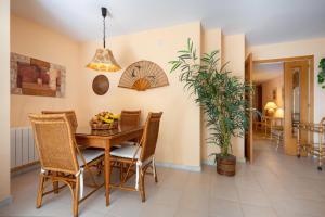 AT102 Els Pins, primera línea con piscina, vista mar