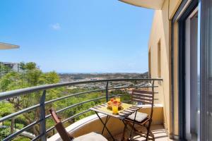 Flat with Pool Marina and Sea View