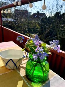 Egen ovanvåning i charmig villa nära havet