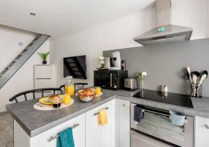 Hypercentre Joliette, Port Maritime, Docks Village