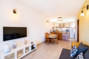 Entire Apartment 5min from Oura Beach