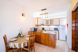 Entire Apartment 5min from Oura Beach