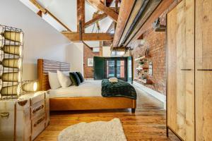 Host & Stay - Bands Warehouse VI