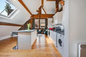 Host & Stay - Bands Warehouse VI