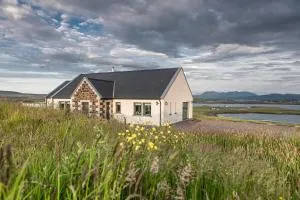 Captain's Rest with Hot Tub and Sauna - Dunvegan
