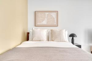 First Hill Studio w Gym Patio Coworking SEA-446