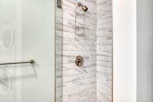 First Hill Studio w Gym Patio Coworking SEA-446