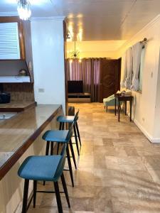 HOUSE A - Bahay Bakasyunan in New intramuros Village, Old balara Q.C