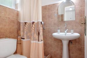 Yiannis Studio 5