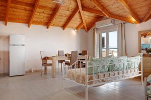 Yiannis Suite with Sea View 10