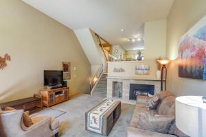 Ski in Ski Out Cedars Chalet 2BR and Close to Everything