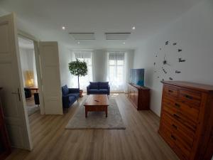 Korvin One Apartman - 3hvězdičkové hotely ve městě Pápa