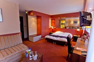 Hotels The Originals City, Hotel Ascotel, Lille Est Grand Stade (Inter-Hotel) : Suite Junior