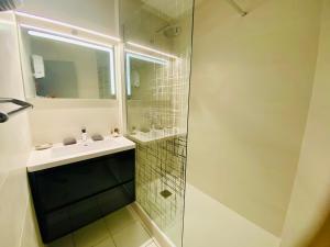 Croisette Appartement rez de jardin accès direct plage !