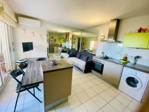 Croisette Appartement rez de jardin accès direct plage !