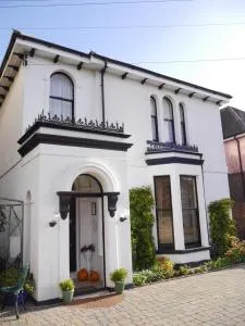 Lilac Villa Guest House - Overcombe